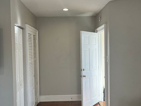 2nd image of 321 S Washington St APT 3