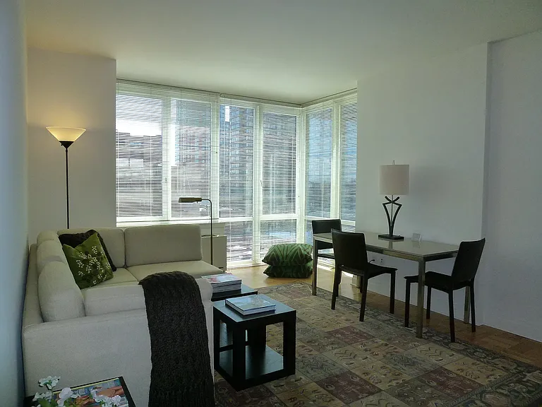 1510 Lexington Ave #10G — Photo 1