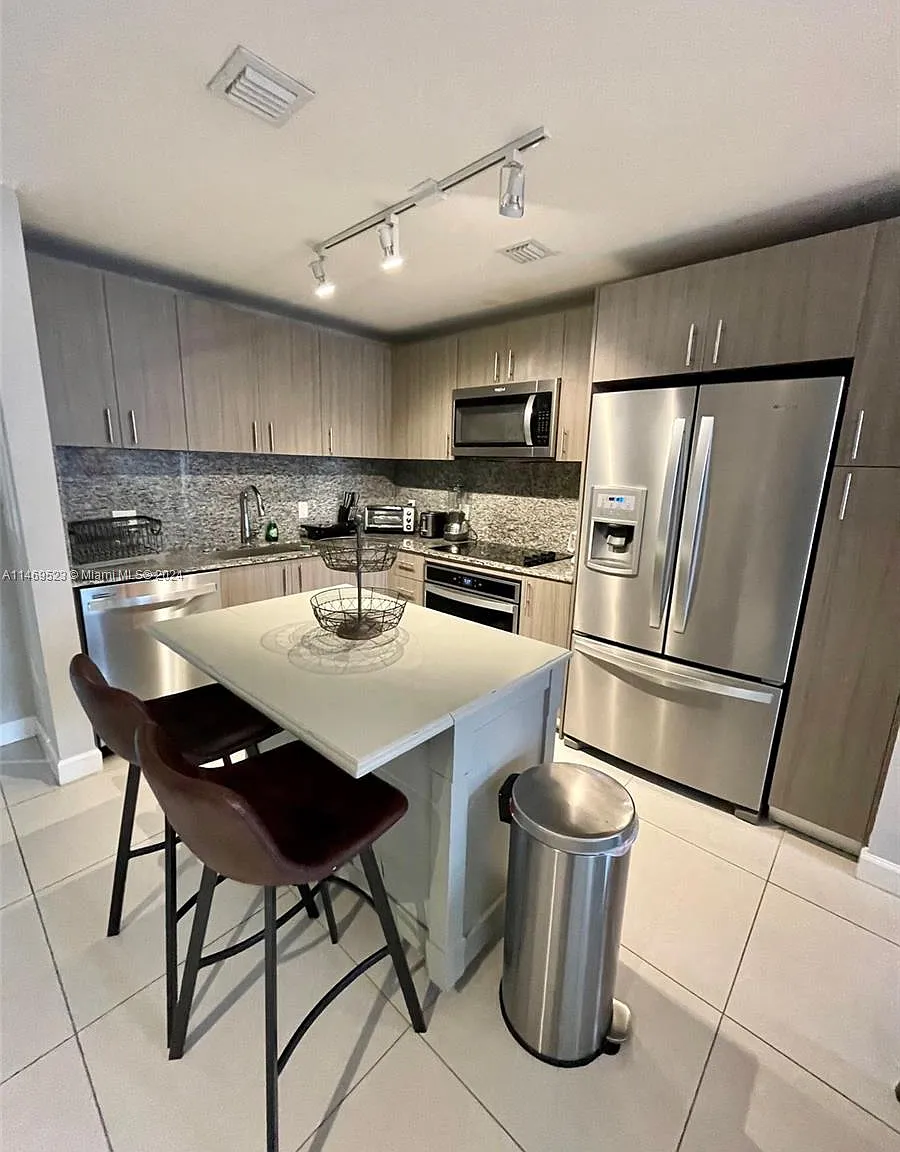 5350 Park Condo — Photo 4