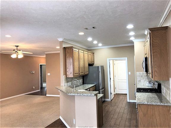 5th image of 111 Hartford Dr