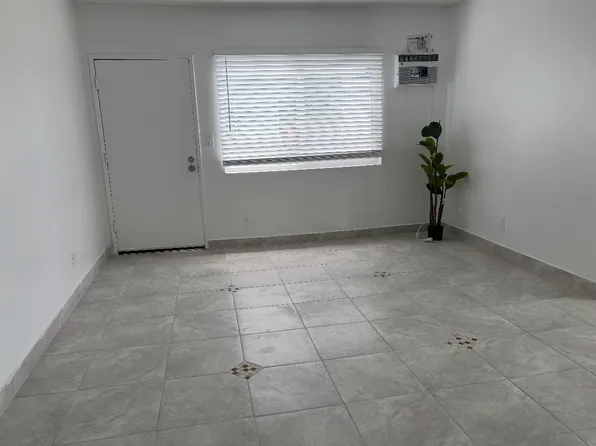 7307 Woodman Ave #8, Van Nuys, CA 91405