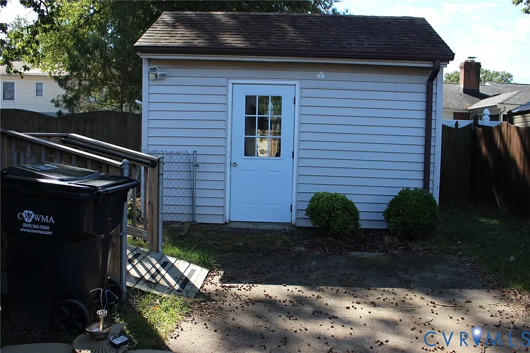 3 bed, 1.5 bath, 1560 sqft, $1,875 — Photo 2