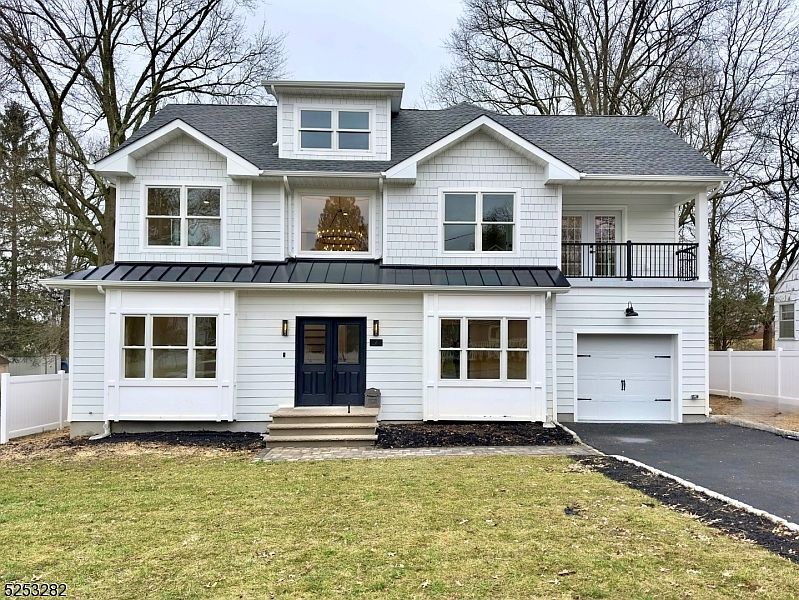 1st image of 9 Fairfax Dr