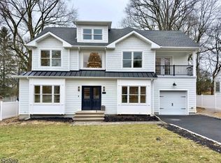 9 Fairfax Dr, Livingston, NJ 07039