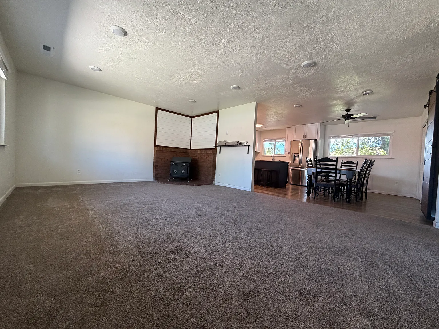 3 bed, 1340 sqft, $2,400 — Photo 2