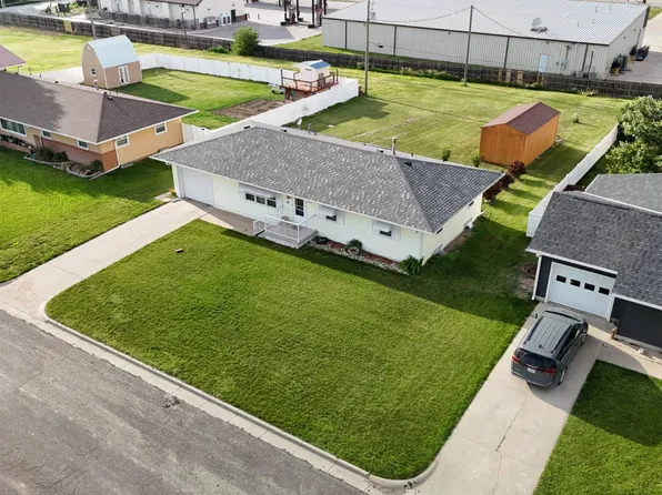 122 W 5th St, Smith Center, KS 66967