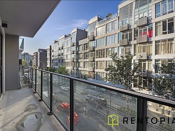 4th image of 209 N 11th St #2I