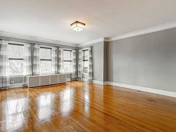 2nd image of 7546 N Oakley Ave APT 2S