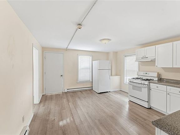 4th image of 271 Elm St