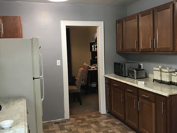 2nd image of 206 W Main St