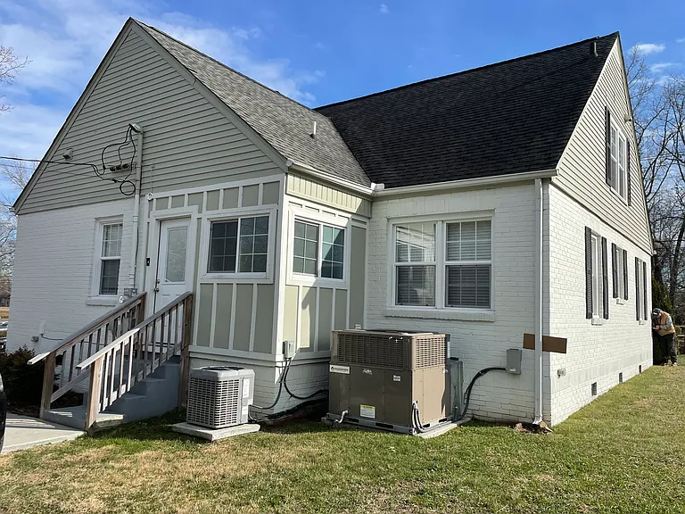 812 W Lincoln St — Photo 3