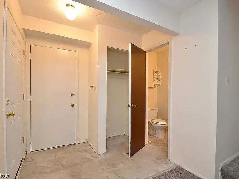 584 Wilkes Ln #242 — Photo 6