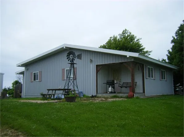14806 Bernard Rd, Maquoketa, IA 52060