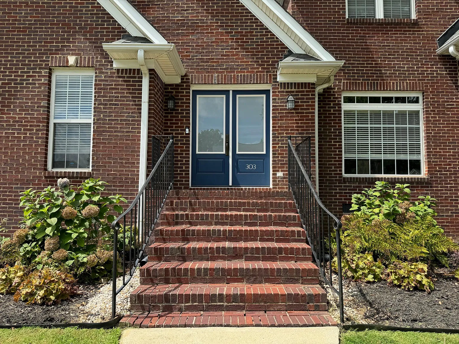 4 bed, 2743 sqft, $2,950 — Photo 2