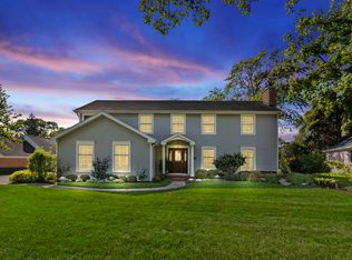 930 Adelaide Dr, Northbrook, IL