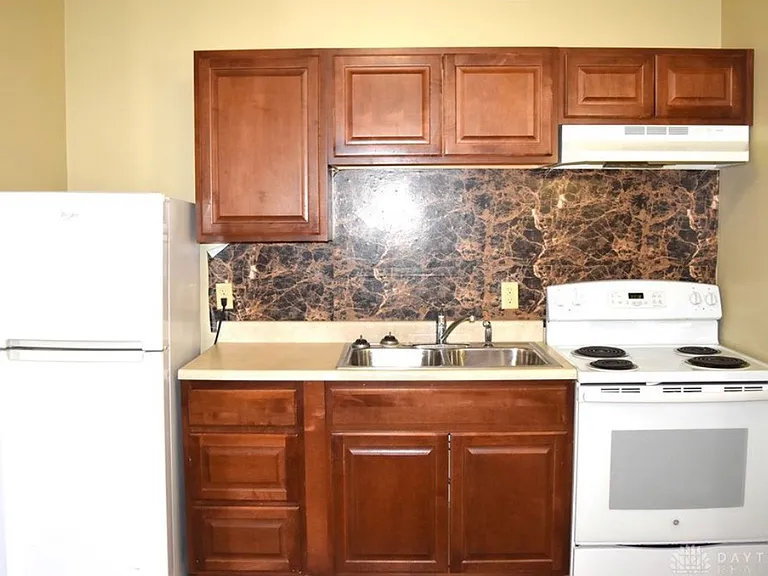 205 W Greene St #B — Photo 8