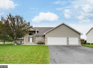 13750 Wellstead Dr, Rogers, MN 55374