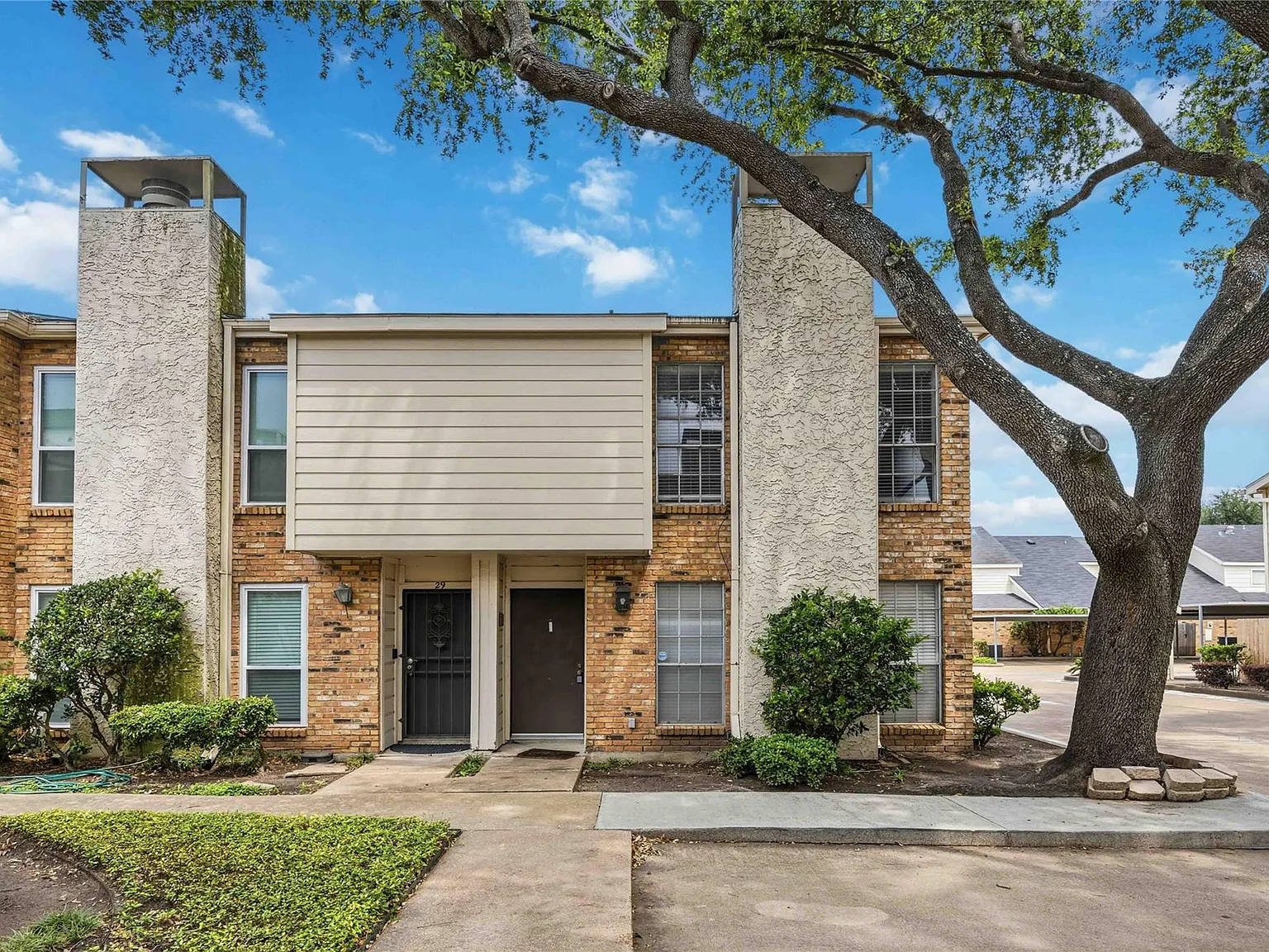 2 bed, 2.5 bath, 1228 sqft, $1,800 — Photo 1