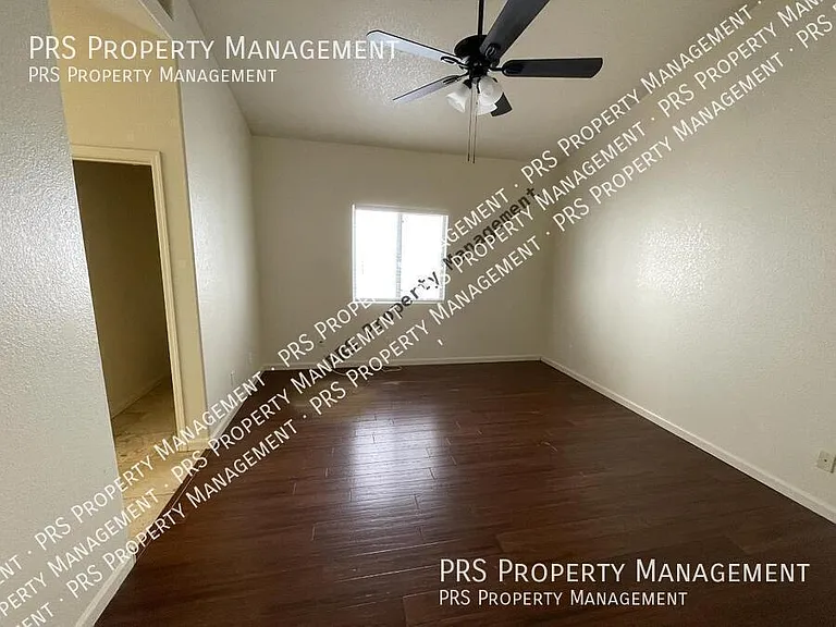 629 S Oak St — Photo 12