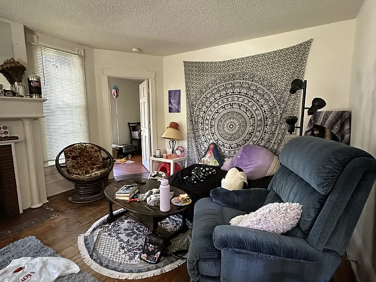 147 Newton St — Photo 3