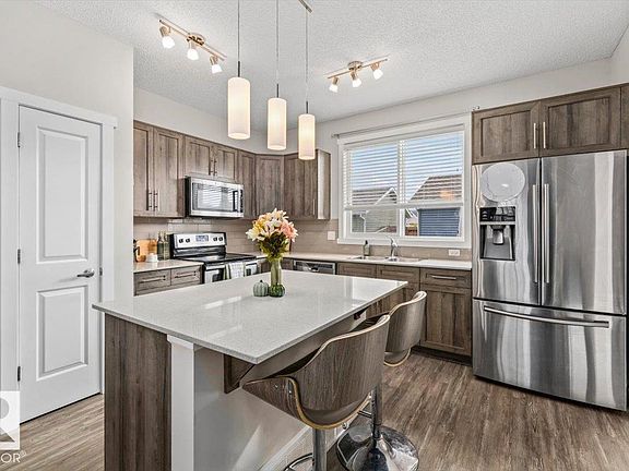 4th image of 2675 Maple Way NW