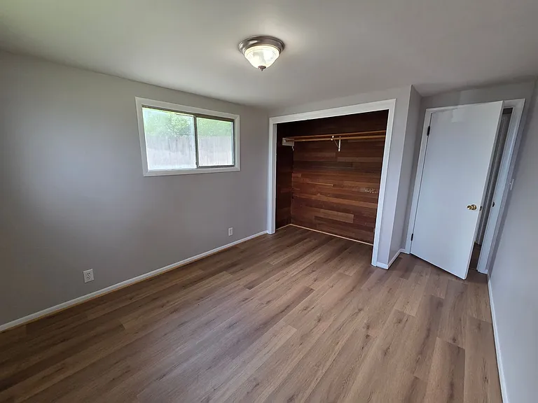 2196 Spring St E — Photo 13