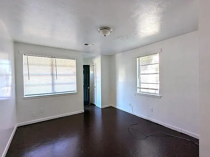 Unit Photo - 1512 N Merton St