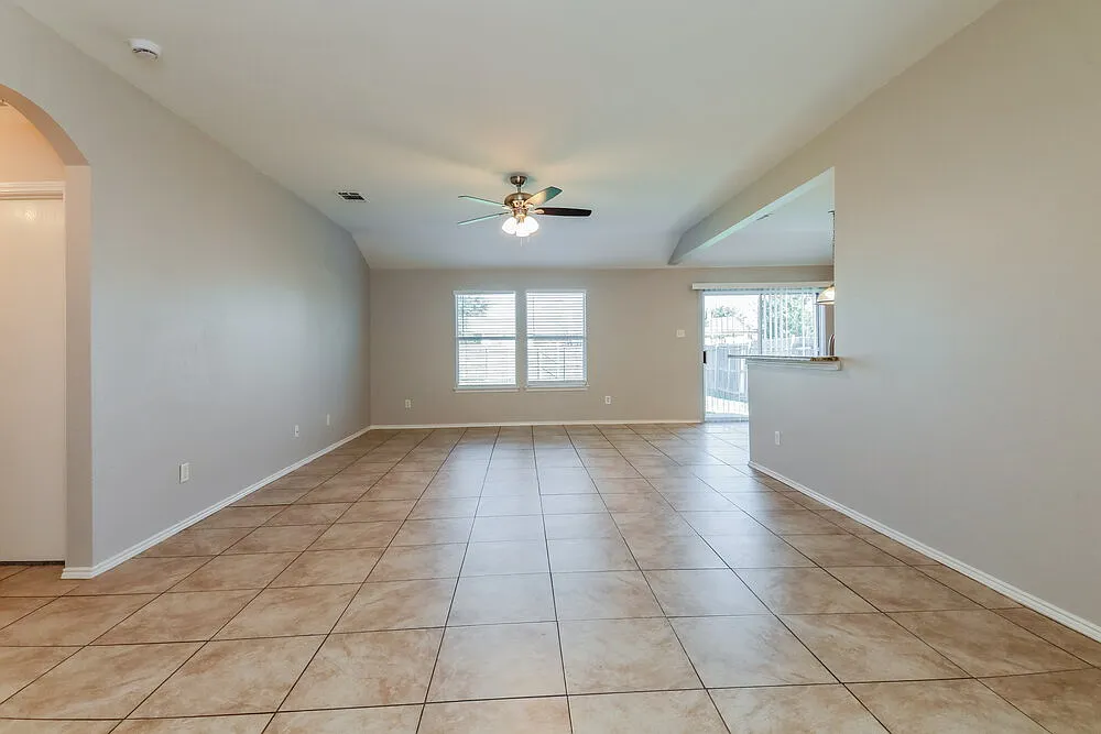 3 bed, 2.0 bath, 1397 sqft, $1,775 — Photo 3