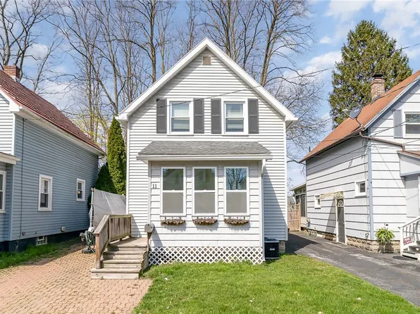 11 Apple St, East Rochester, NY 14445
