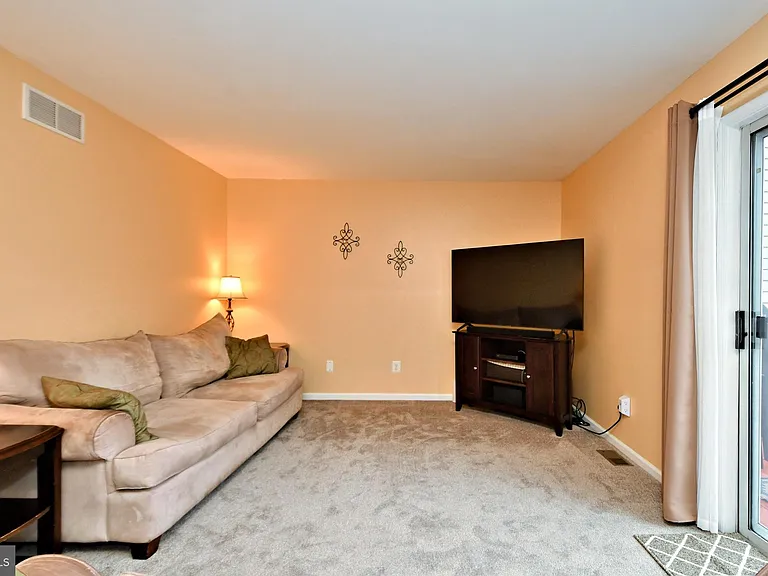 800 Beacon Ct — Photo 8