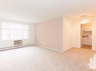 2620 N Hampden Ct, Chicago, IL 60614