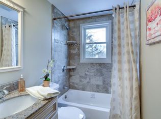 230A Lincoln St #3, Lowell, MA 01852