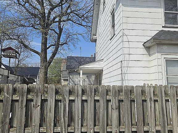 4th image of 6101 Fir Ave