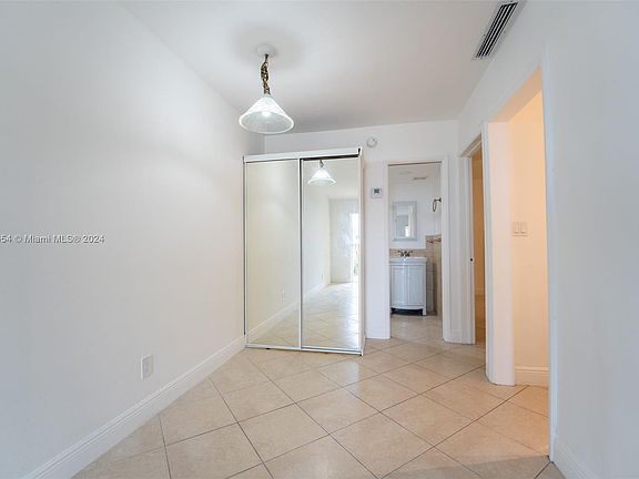 3rd image of 815 Middle River Dr APT 115
