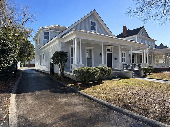 4th image of 127 Rogers Ave