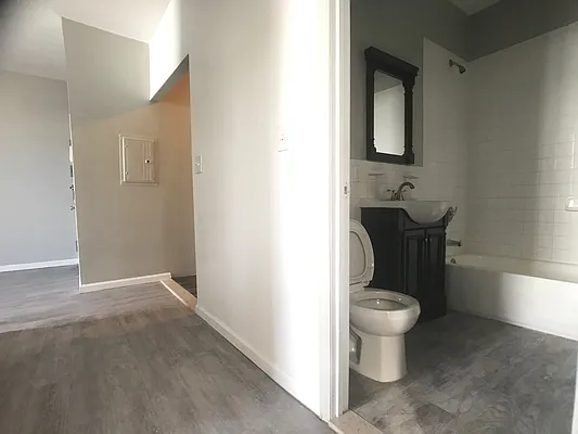 Rented by Evergreen Apartments BK | media 8