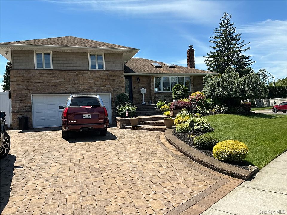 1st image of 909 Berkshire Drive