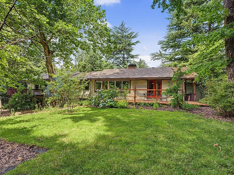 920 SW Stephenson Ct — Photo 6