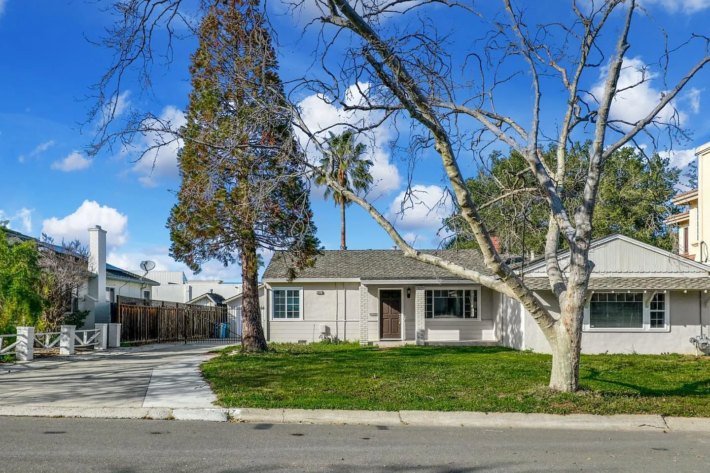 20697 Scofield Dr photo 1