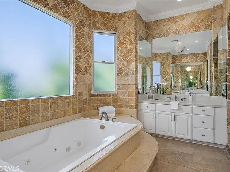 16459 Otsego St — Photo 54