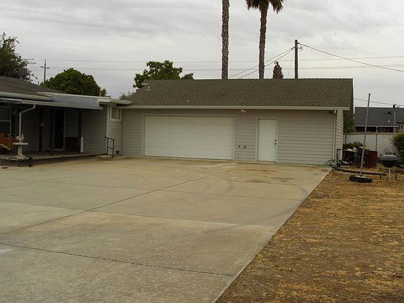 4th image of 16549 Dahlia Ave