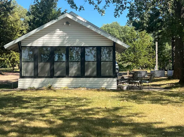 808 Andys North Shore Dr, Norfolk, NE 68701