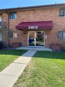 24615 Clareshire Dr APT 201, North Olmsted, OH, 44070