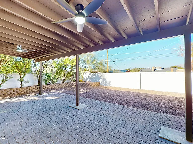1439 E Linden St — Photo 9