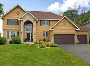 9008 Tewsbury Gate N, Maple Grove, MN 55311