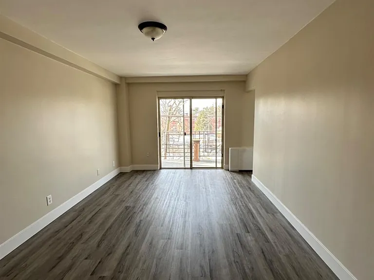 123 S Adelaide Ave #2L — Photo 6