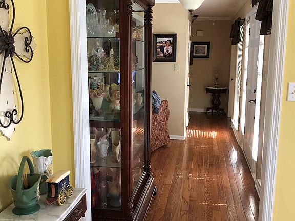 2nd image of 1416 Woodland Way