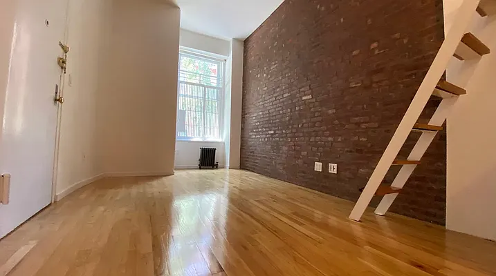 Rented by HOLTON REAL ESTATE INC. | media 9