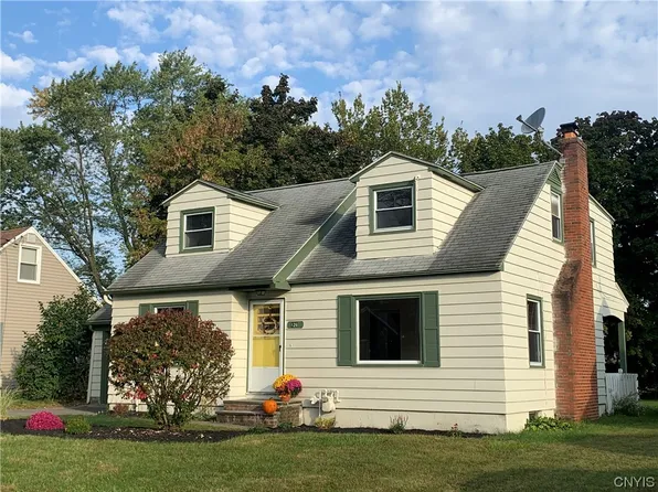 126 Dolshire Dr, North Syracuse, NY 13212