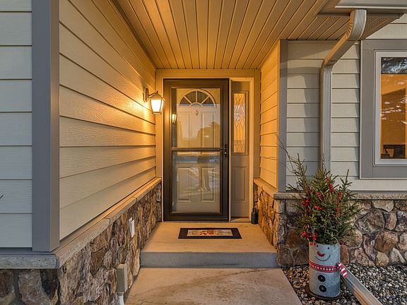 3rd image of 3011 Lakecrest Rd NE